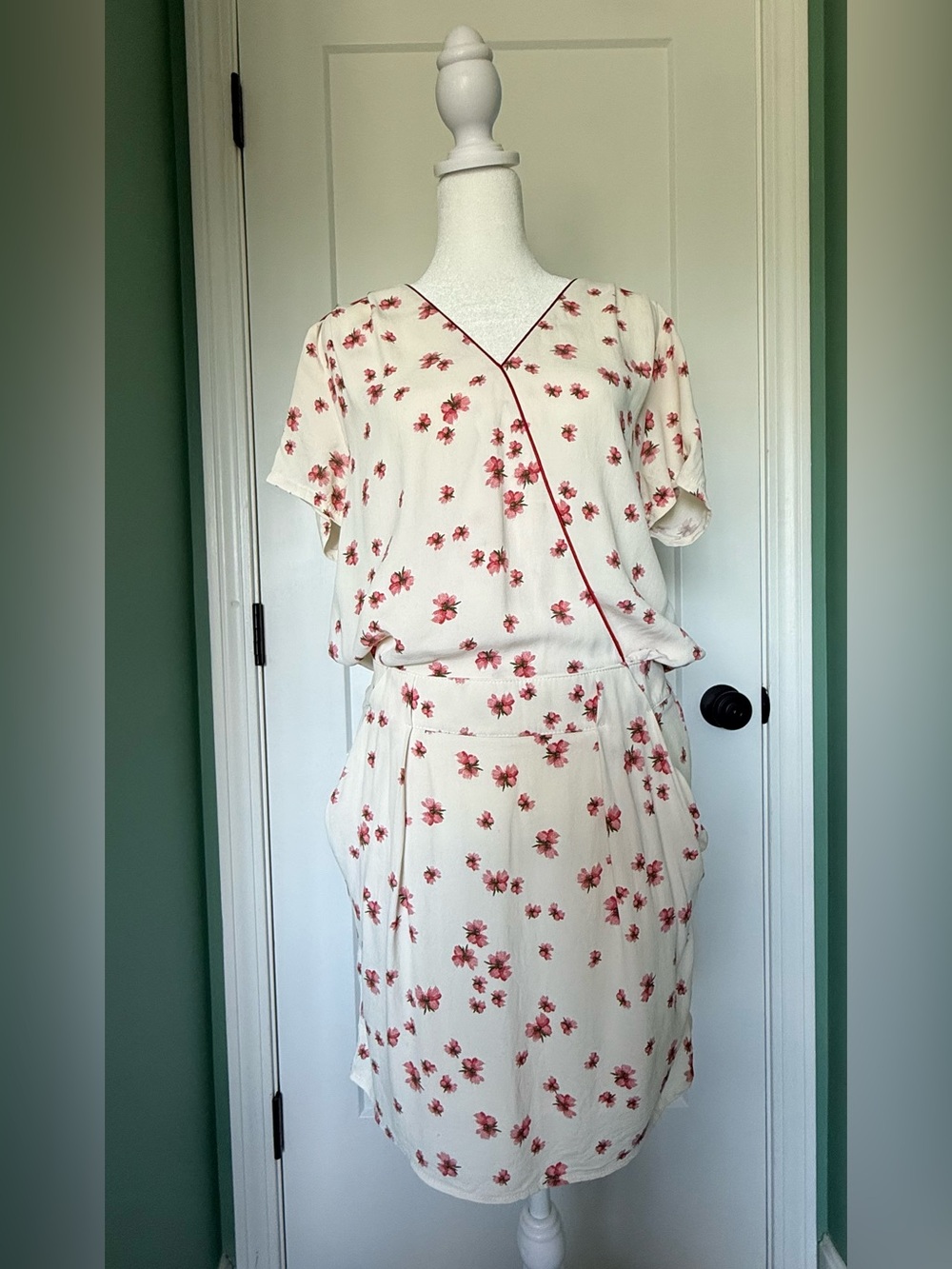 New Lily Cream Floral Wrap-Style Womens Lined Short Sleeve Dress